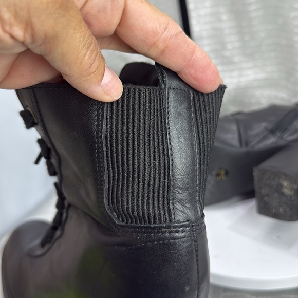 (N8) Steve Madden Women's Black Leather Combat Heeled Boots
Size 6M - Picture 10 of 11